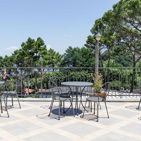 Hotel La Pergoletta SantʼAgata sui Due Golfi Exterior foto