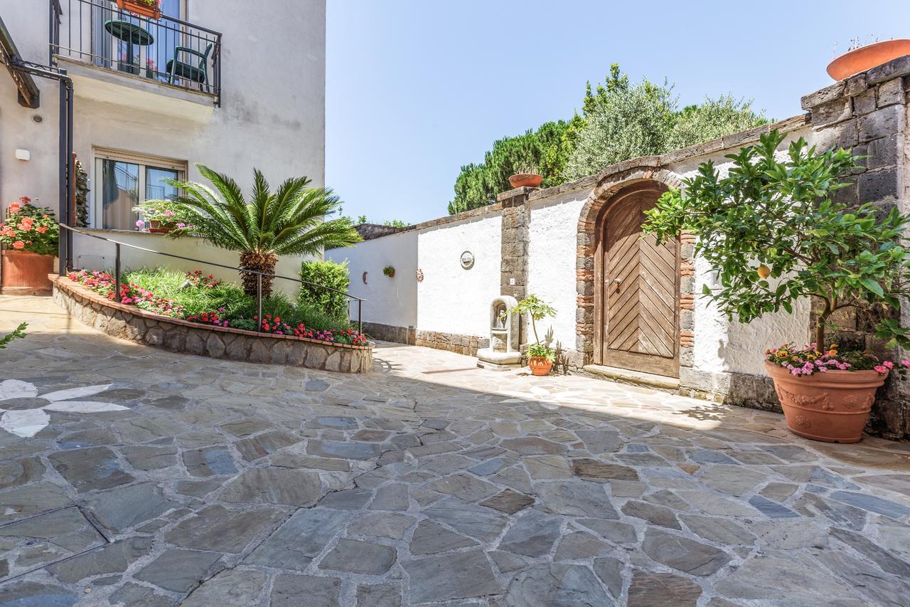 Hotel La Pergoletta SantʼAgata sui Due Golfi Exterior foto