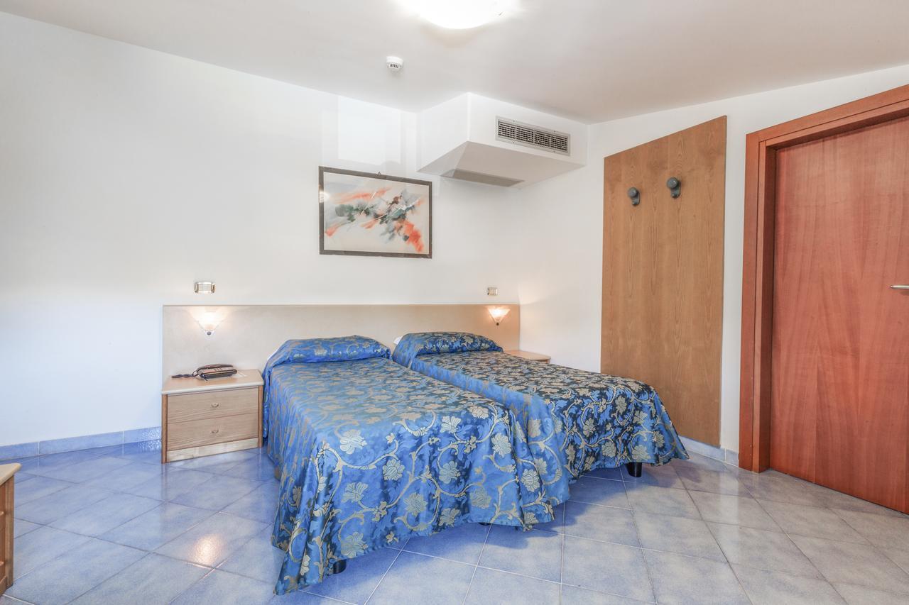 Hotel La Pergoletta SantʼAgata sui Due Golfi Exterior foto