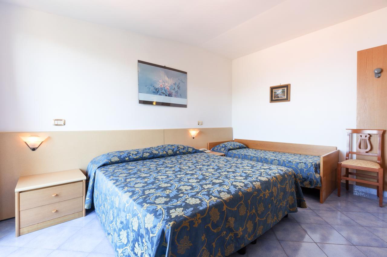 Hotel La Pergoletta SantʼAgata sui Due Golfi Exterior foto